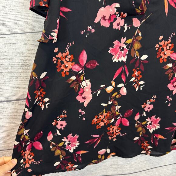 Maurices Plus Size Black & Pink Floral Flutter Sleeve V-Neck Blouse Size 1X - Picture 5 of 8
